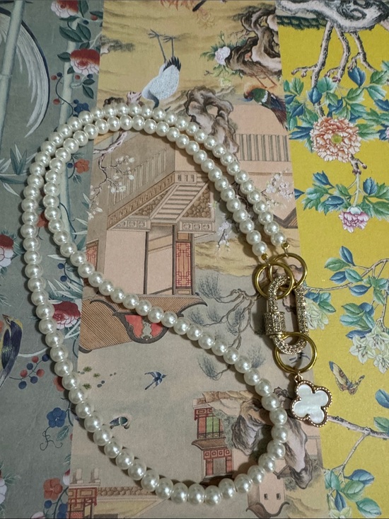 Jewelry - Pearl Beaded Necklace with Gold Clasp and White Clover Charm